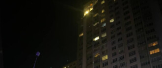 Обломки попали в жилой дом, начался пожар: Россия атаковала Киев дронами-камикадзе (фото)