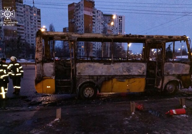В Киеве произошел пожар в маршрутке. 