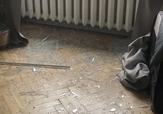 Атака ракетами на Киев: Маси Найем опубликовал фото поврежденного автомобиля и квартиры. 