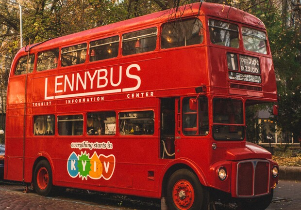 На улице Городецкого закрылась знаменитая кофейня в красном двухэтажном автобусе. 