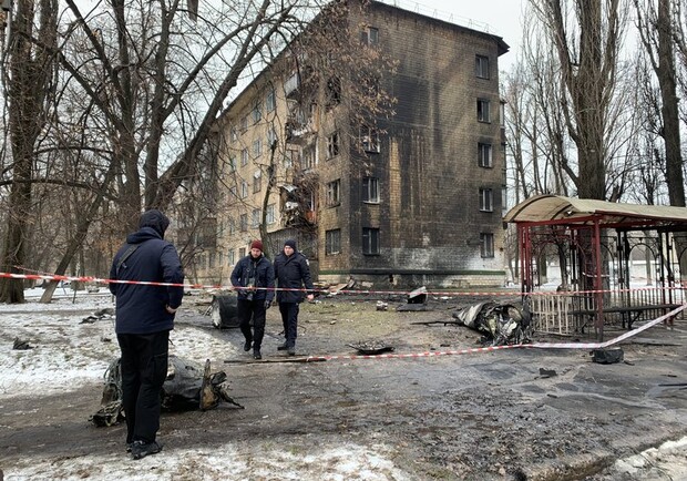 В Киеве от ракетной атаки РФ повреждено общежитие "Укрзалізниці". 
