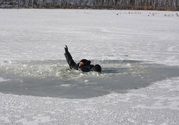 Как вести себя на льду и что делать, если провалились под лед – 
