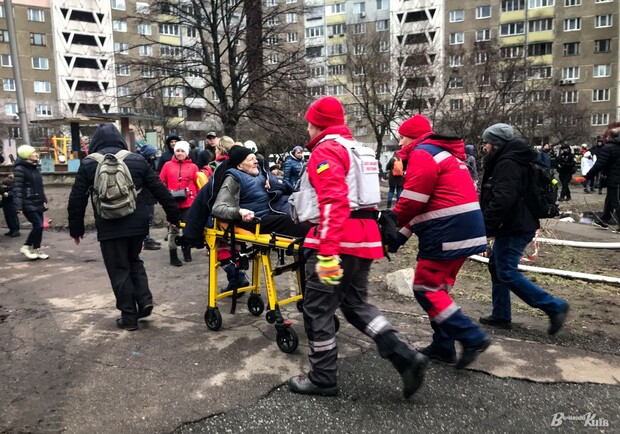 ЧМТ, открытые переломы и ожоги: в каком состоянии пострадали в результате атаки по Киеву.