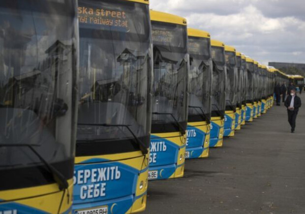 Из-за отсутствия водителей в Киеве простаивает транспорт. 