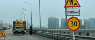 В Киеве начали ремонтировать Дарницкий мост - фото