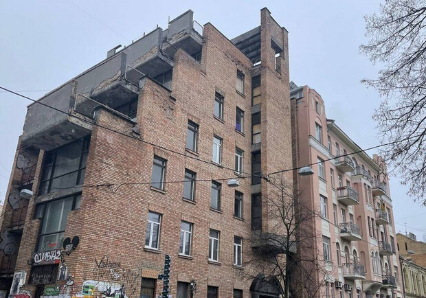 На улице Рейтарской отреставрируют необычное здание в стиле модернизм. 