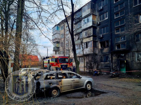 13 постраждалих, вибиті вікна і спалені авто − наслідки ранкової атаки росіян у Києві 
