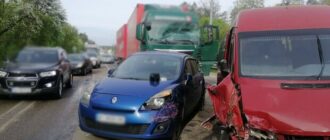Грузовик столкнулся с 5 автомобилями: масштабное ДТП на Брест-Литовском шоссе