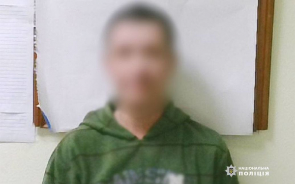 
Ударил ножом в грудь: в Киеве задержан мужчина, который смертельно травмировал незнакомца
