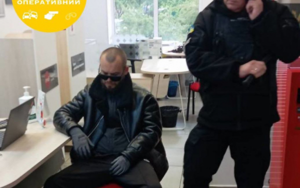 
"Нео" пытался ограбить в Киеве отделение банка – соцсети
