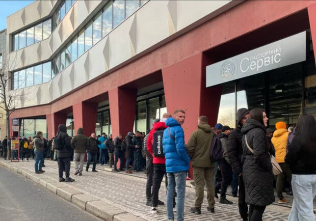 Законопроект о мобилизации: зачем мужчины за границей обязали обновить свои данные.