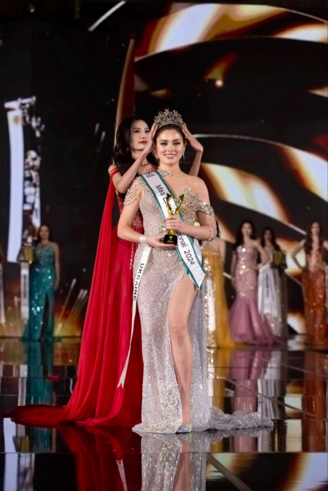 Киевлянка Ангелина Усанова победила на конкурсе Miss Eco International-2024 в Египте.
