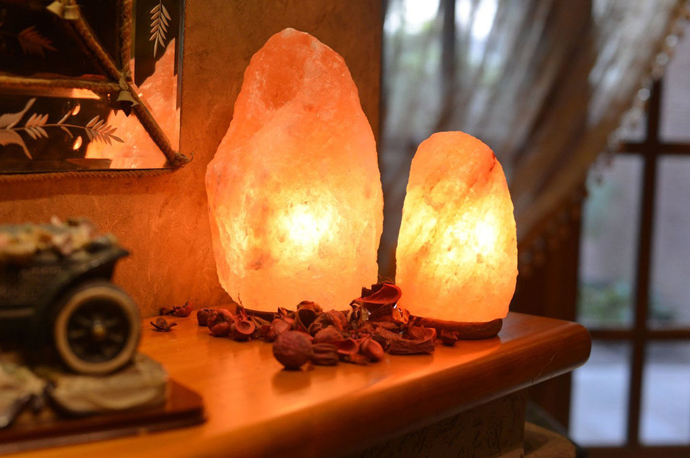 Солевая лампа — красивое и полезное украшение интерьера