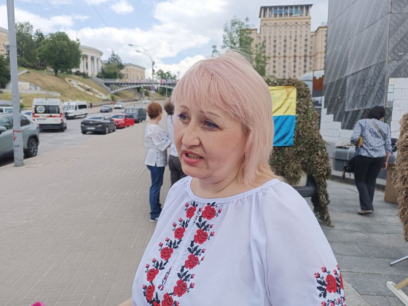"Щоб ніяка нечисть не побачила наших хлопців": у Києві влаштували ярмарок для збору донатів на маскування для ЗСУ