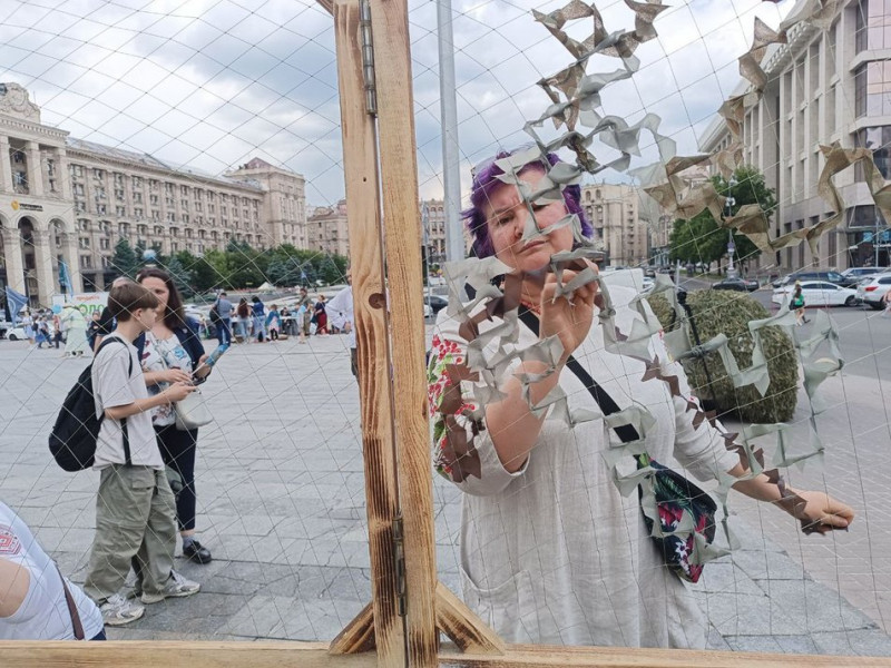 "Щоб ніяка нечисть не побачила наших хлопців": у Києві влаштували ярмарок для збору донатів на маскування для ЗСУ
