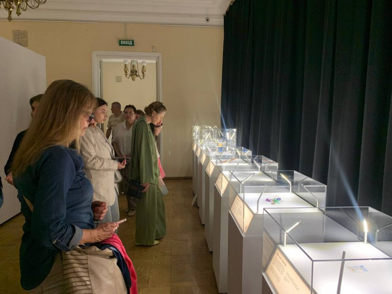 Світ дитинства під час війни: в музеї Тараса Шевченка в Києві відкрилась виставка "Вийти з тіні"