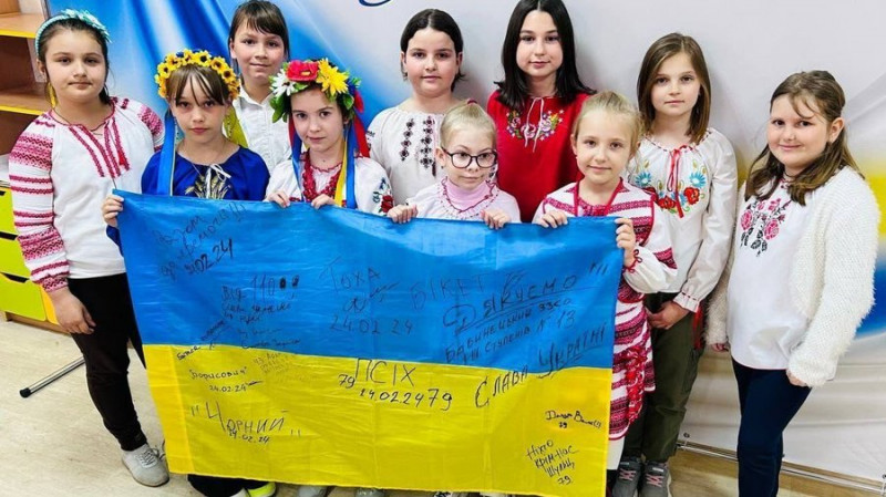 Великодній кошик, баггі та система Starlink: жителі Київщини направили подарунки на передову