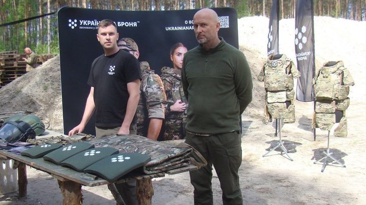 Ноші для евакуації та захист військових: на Київщині випробували новий вид бронезахисту