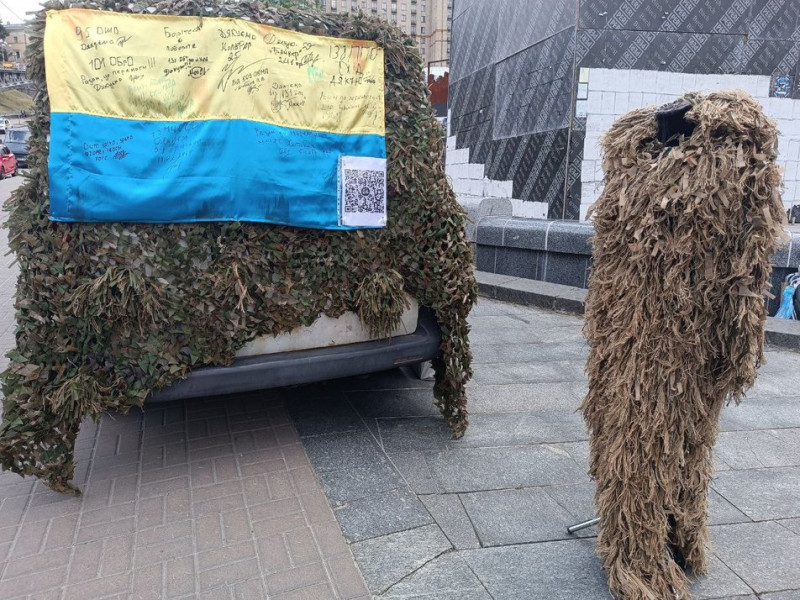 "Щоб ніяка нечисть не побачила наших хлопців": у Києві влаштували ярмарок для збору донатів на маскування для ЗСУ