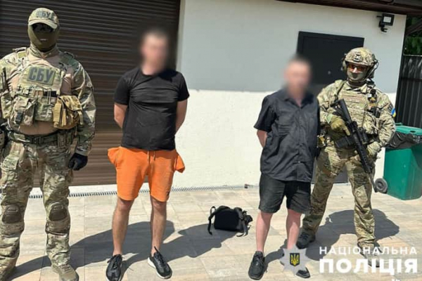 Вдягали камуфляж і розвозили кокаїн у комендантську годину: у Києві затримали наркоторговців