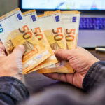 Курс валют в Украине 19 мая 2024: сколько стоит доллар и евро