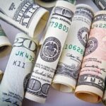 Курс валют в Украине 2 мая 2024 года: сколько стоит доллар и евро