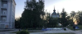В Киеве демонтировали храм-МАФ УПЦ вблизи Десятинной церкви