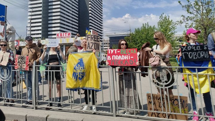 "У полоні немає свят": в Києві відбулася акція на підтримку військовополонених