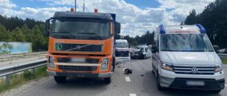 На Київщині легковик в'їхав у вантажівку: загинула дитина