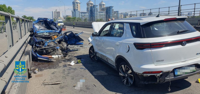 Смертельна ДТП у Києві: загинула дитина, вагітна жінка та чоловік у важкому стані у лікарні