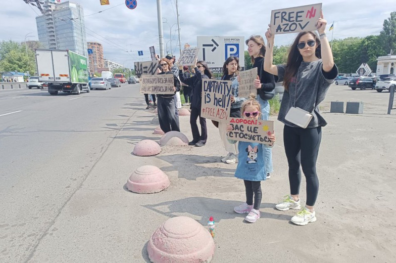 "У полоні немає свят": в Києві відбулася акція на підтримку військовополонених