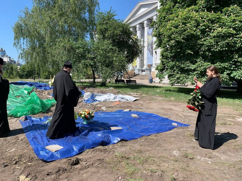 У Києві знесли храм-МАФ УПЦ поблизу Десятинної церкви