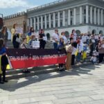 "Не буде строків служби — не буде добровольців": у центрі Києва відбувся мітинг на підтримку демобілізації