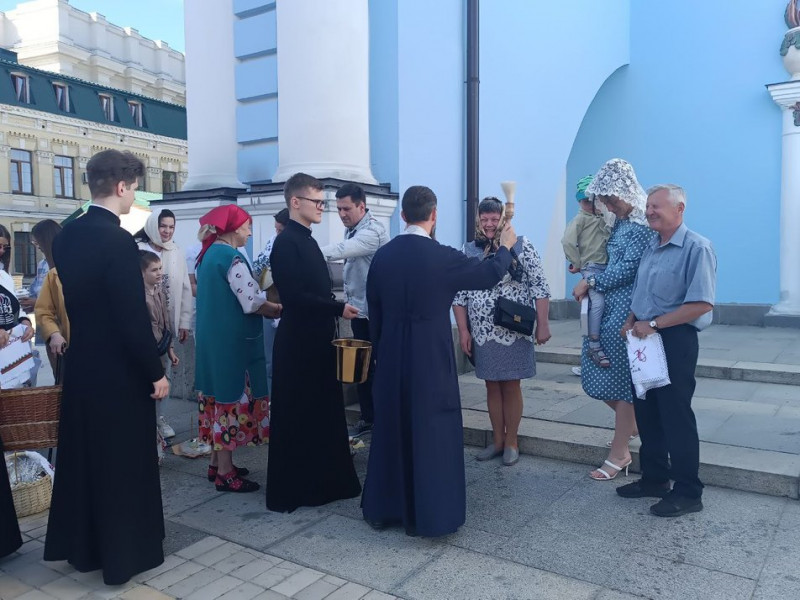 Святкування Великодня у Києві: у Михайлівському соборі освячують паски