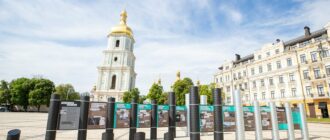Друга річниця оборони Маріуполя: в центрі Києва відкрили виставку про облогу міста