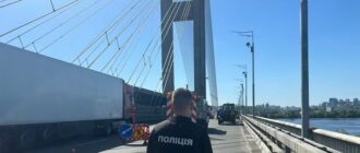 Оборудки під час ремонту Південного мосту: столичні чиновники розбагатіли на мільйон гривень