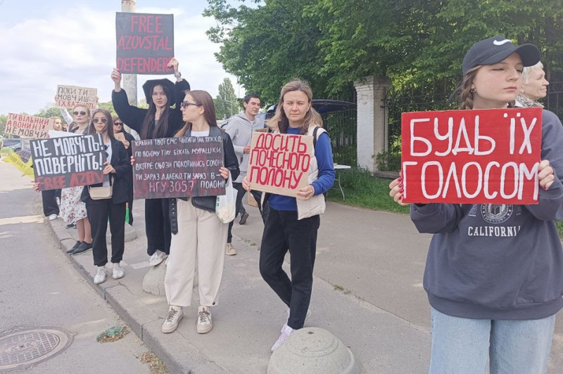 "У полоні немає свят": в Києві відбулася акція на підтримку військовополонених