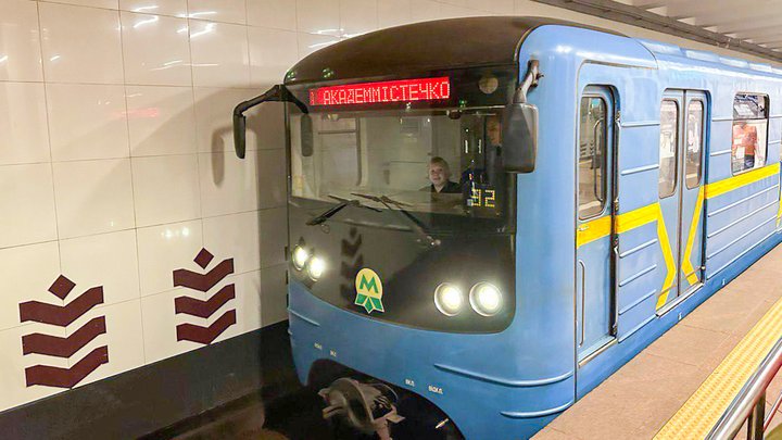 Набір на курси машиністів метро в Києві: половина охочих керувати потягами підземки — жінки