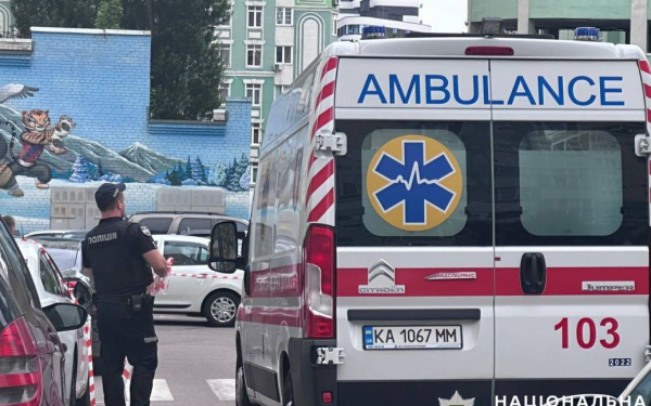 
В Киеве с многоэтажки упал 15-летний подросток: что произошло (фото)
