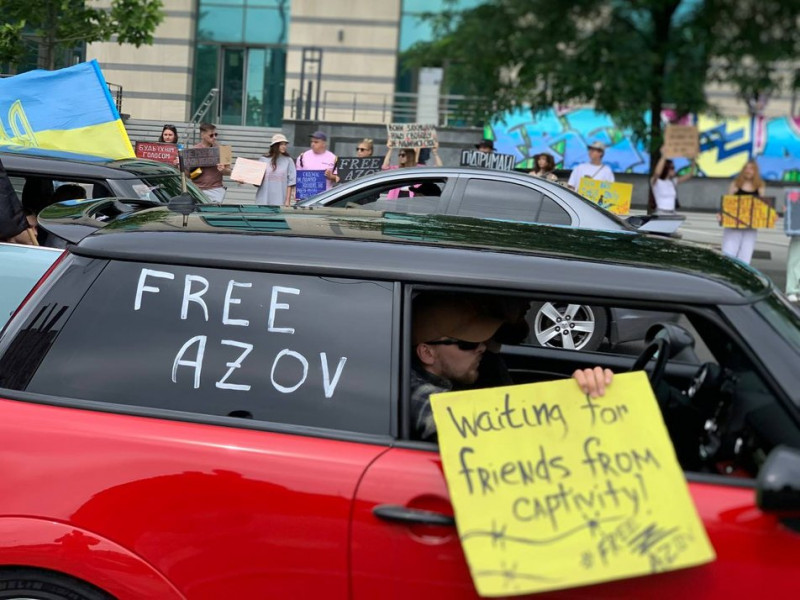 "Байдужість вбиває": в Києві провели акцію на підтримку військовополонених