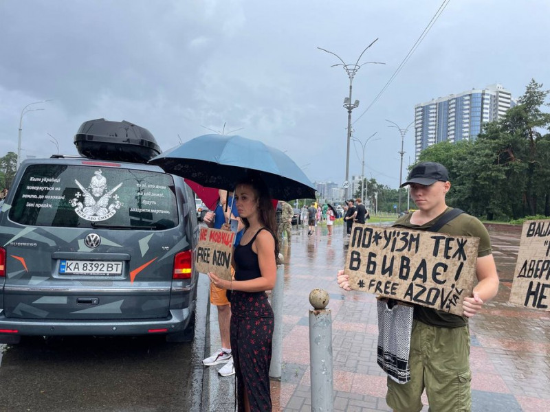 "Це як крапля в морі, але все, що ми можемо зробити, робимо": у Києві відбулася акція в підтримку військовополонених