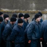 Сладости, халва и сгущенка: чем кормят в Украине военнопленных РФ