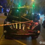 В Киеве водитель проехал на красный, начал уезжать от полиции и насмерть сбил человека