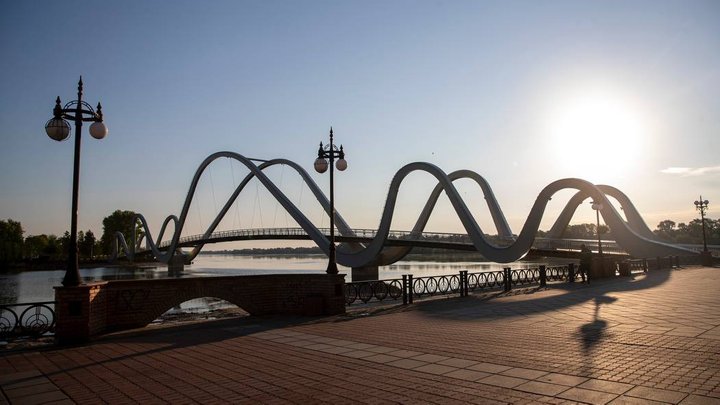 Міст-хвиля і рекреаційна зона на острові: Кличко пояснив, чому не зупинили будівництво під час воєнного стану
