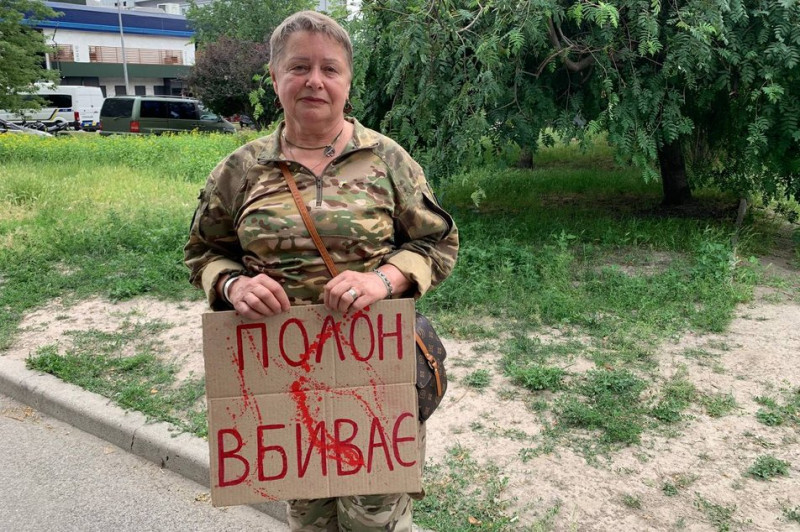 "Байдужість вбиває": в Києві провели акцію на підтримку військовополонених