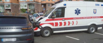 В Киеве произошло ДТП с скорой: пострадала беременная женщина (фото)