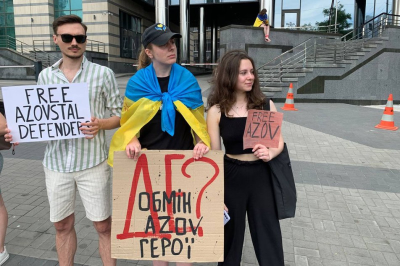 "Байдужість вбиває": в Києві провели акцію на підтримку військовополонених