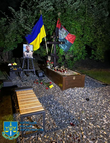 Поліція затримала жінку, яка сплюндрувала могили військових Да Вінчі, Джуса та Петриченка