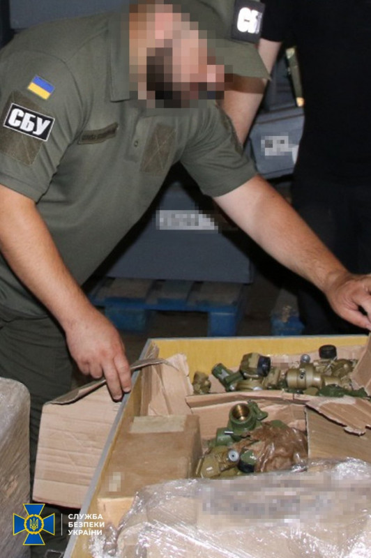 Вилучили з підпільних складів Київщини: на потреби військових передали комплектуючі до ППО