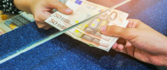 Курс валют в Украине 17 июля 2024 года: сколько стоит доллар и евро